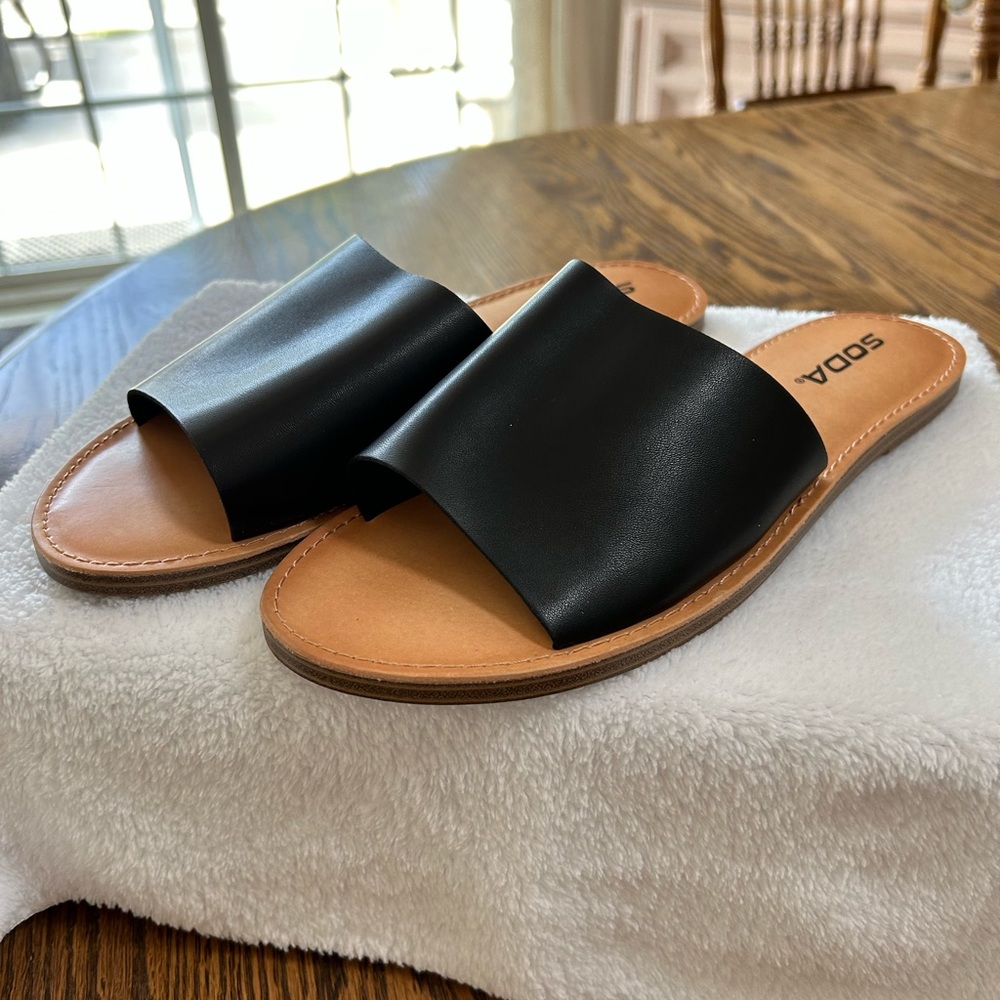 Soda - Black Sandals Sz.8 1/2